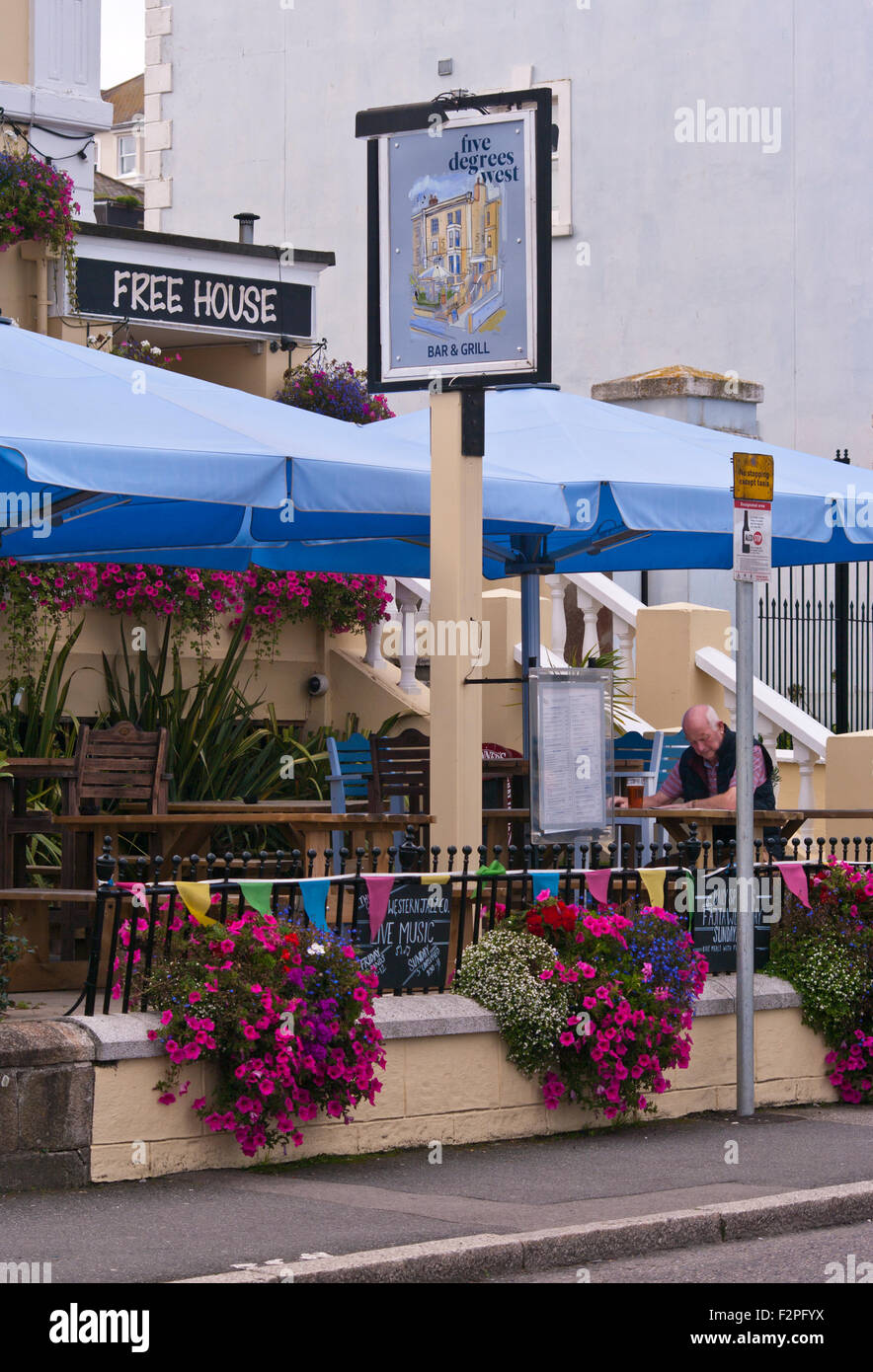 Parte anteriore di cinque gradi ovest bar e grill Grove luogo Falmouth Cornwall Regno Unito Foto Stock