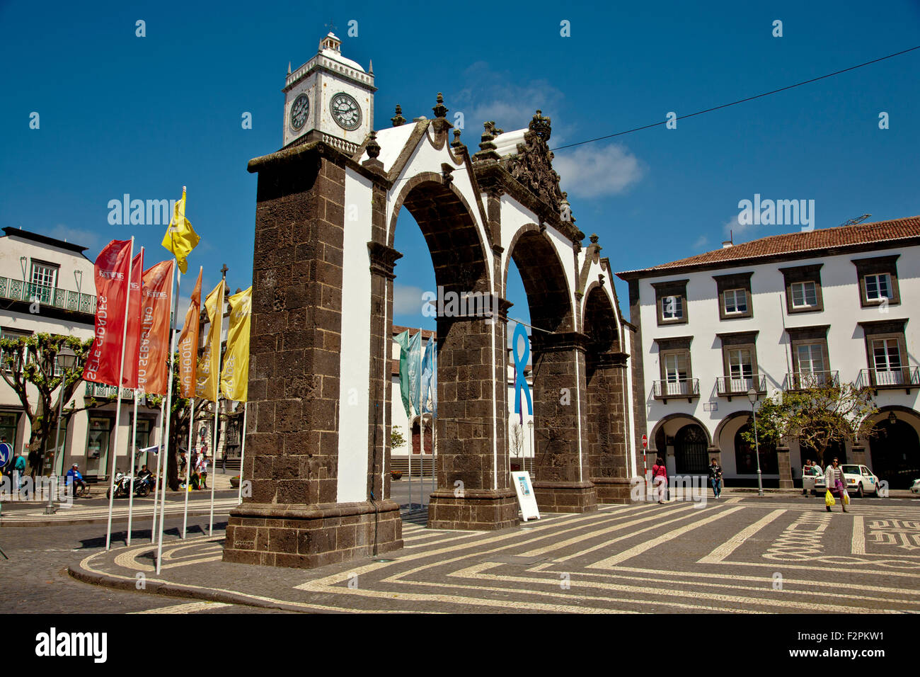 Le porte della città (Portas da Cidade) nella città di Ponta Delgada. Sao Miguel island, isole Azzorre, Portogallo. Foto Stock