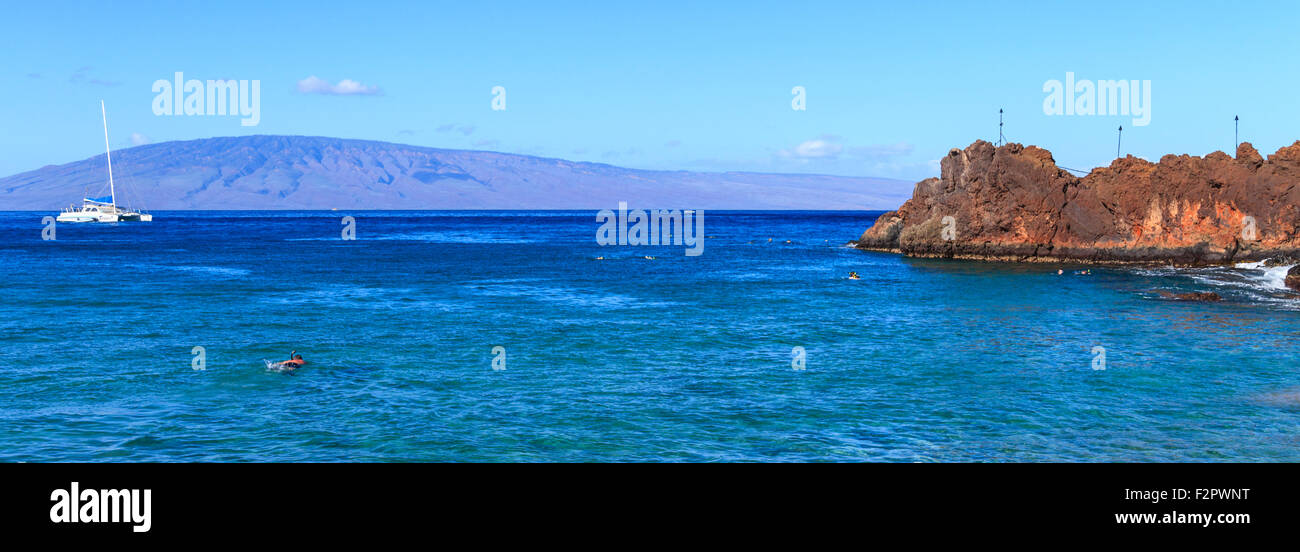 Snorkeling vicino Black Rock alla spiaggia di Kaanapali di Maui Foto Stock