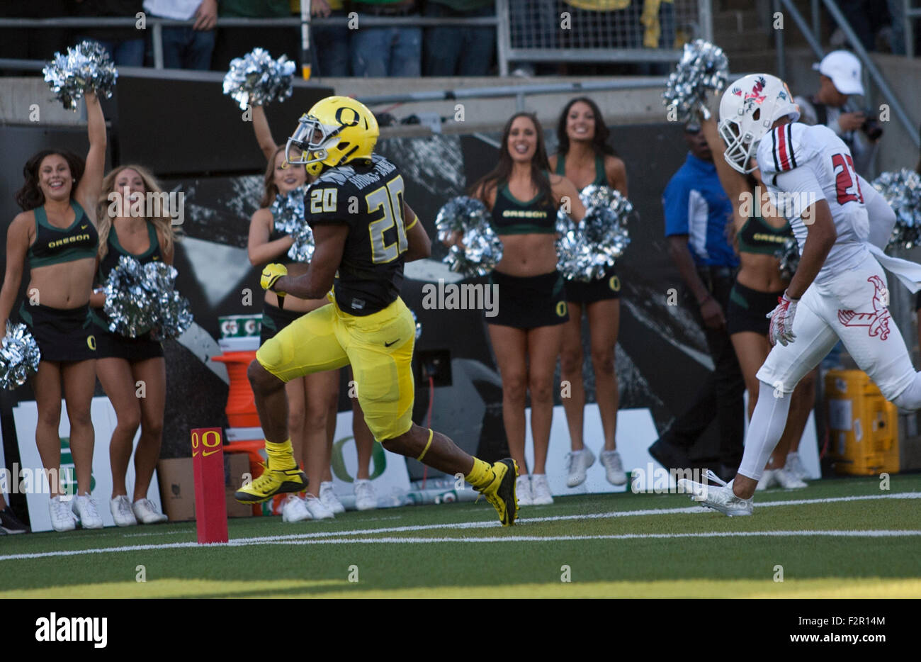 Eugene, OR, Stati Uniti d'America. 5 Sep, 2015. Oregon Ducks running back (20) Tony James Brooks in azione contro la Eastern Washington aquile. Le anatre sconfitto il Eagles 61-42 all'Autzen Stadium, Eugene, Oregon il 5 settembre 2015. (Completo di credito obbligatorio: Gary Breedlove/MarinMedia.org/Cal Sport Media) (assoluta fotografo completo e il credito richiesto) © csm/Alamy Live News Foto Stock