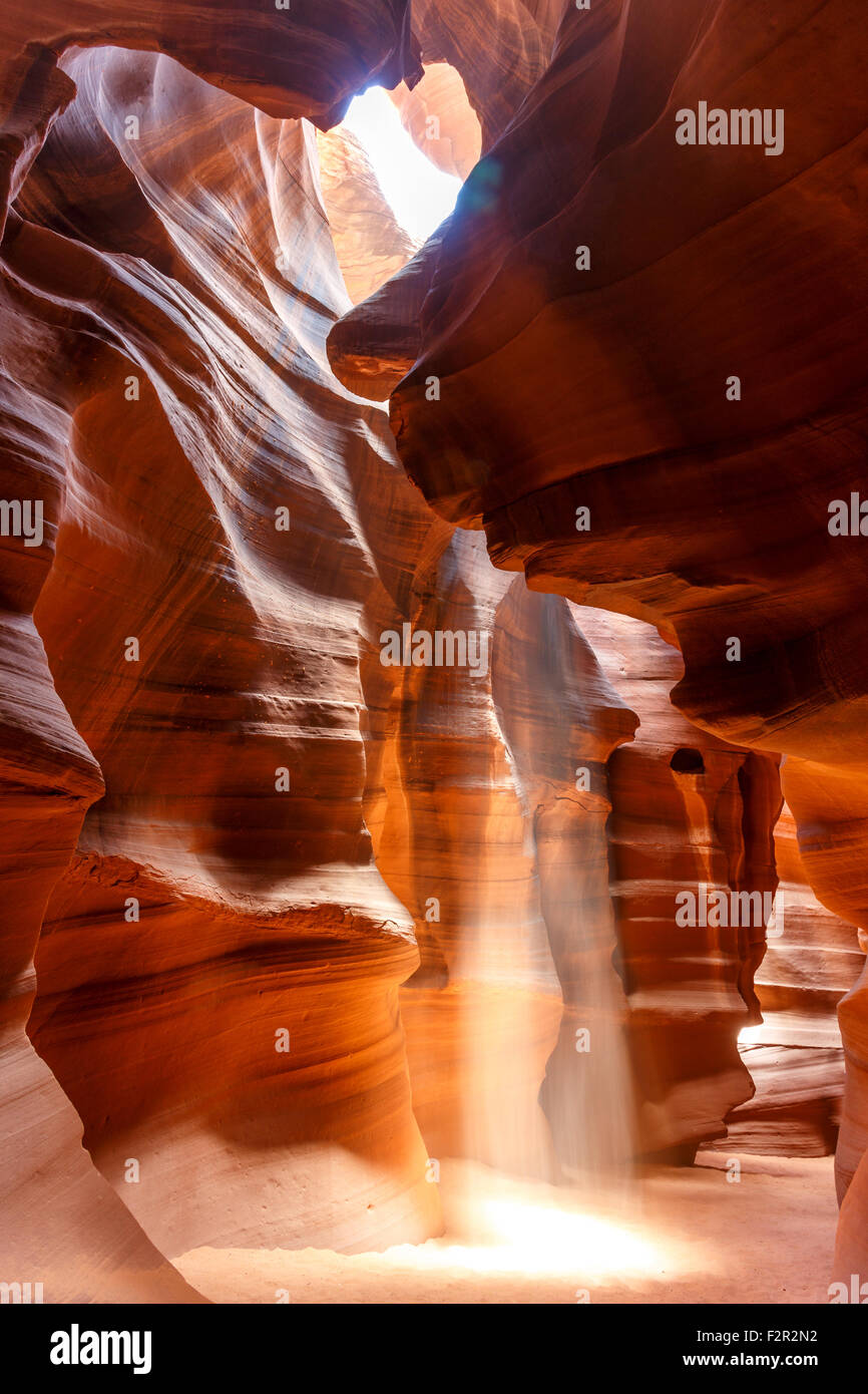 Bellissimi colori e drammatici sunbeam in Upper Antelope Canyon Foto Stock