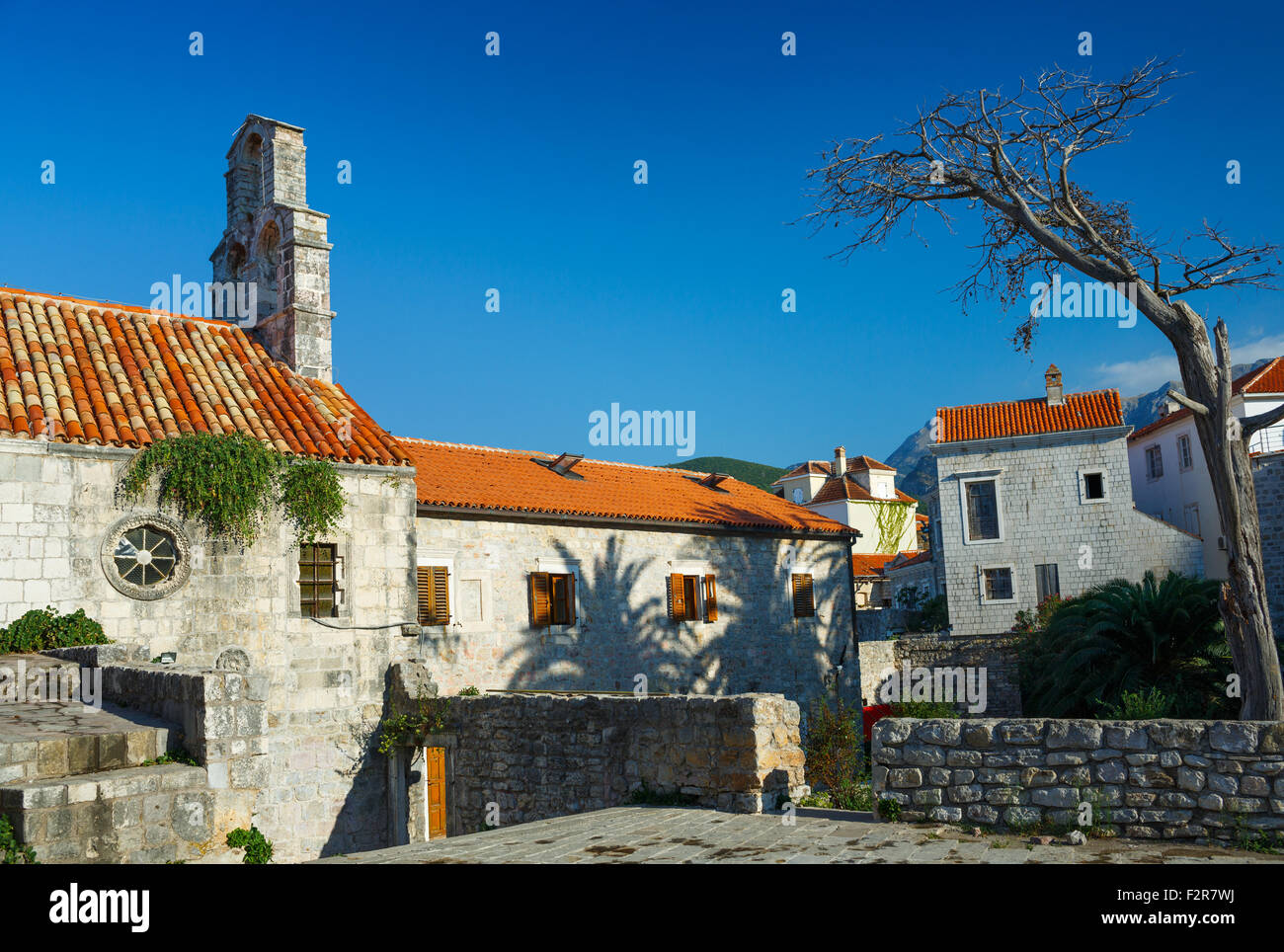 Le strade della città vecchia. Budva, Montenegro, Balcani Foto Stock