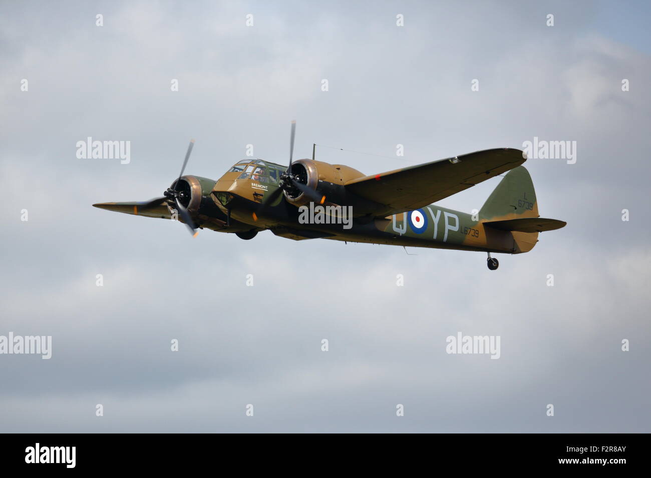 La navigabilità solo Bristol Blenheim Bomber battenti presso il Royal International Air Tattoo RIAT 2015 a Fairford, REGNO UNITO Foto Stock