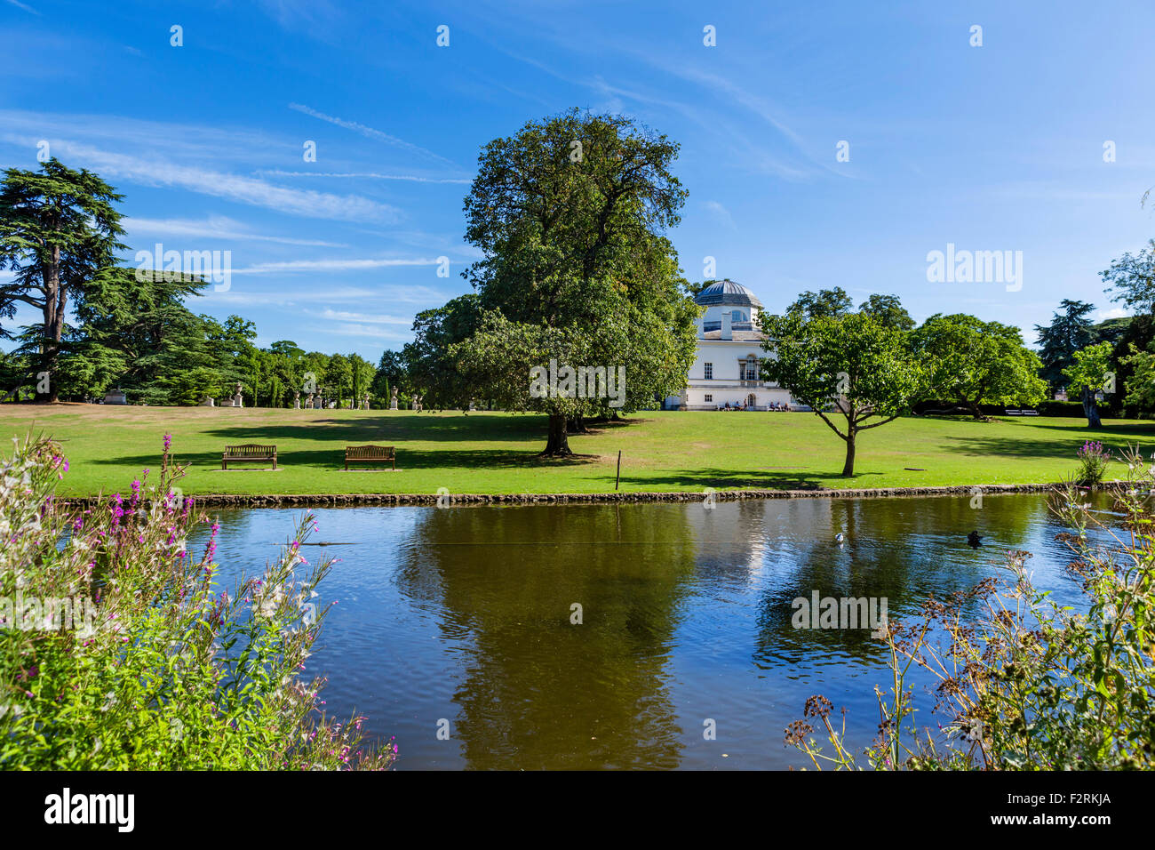 Giardini direttamente fuori Chiswick House, un inizio settecento villa palladiana a Chiswick, London, England, Regno Unito Foto Stock