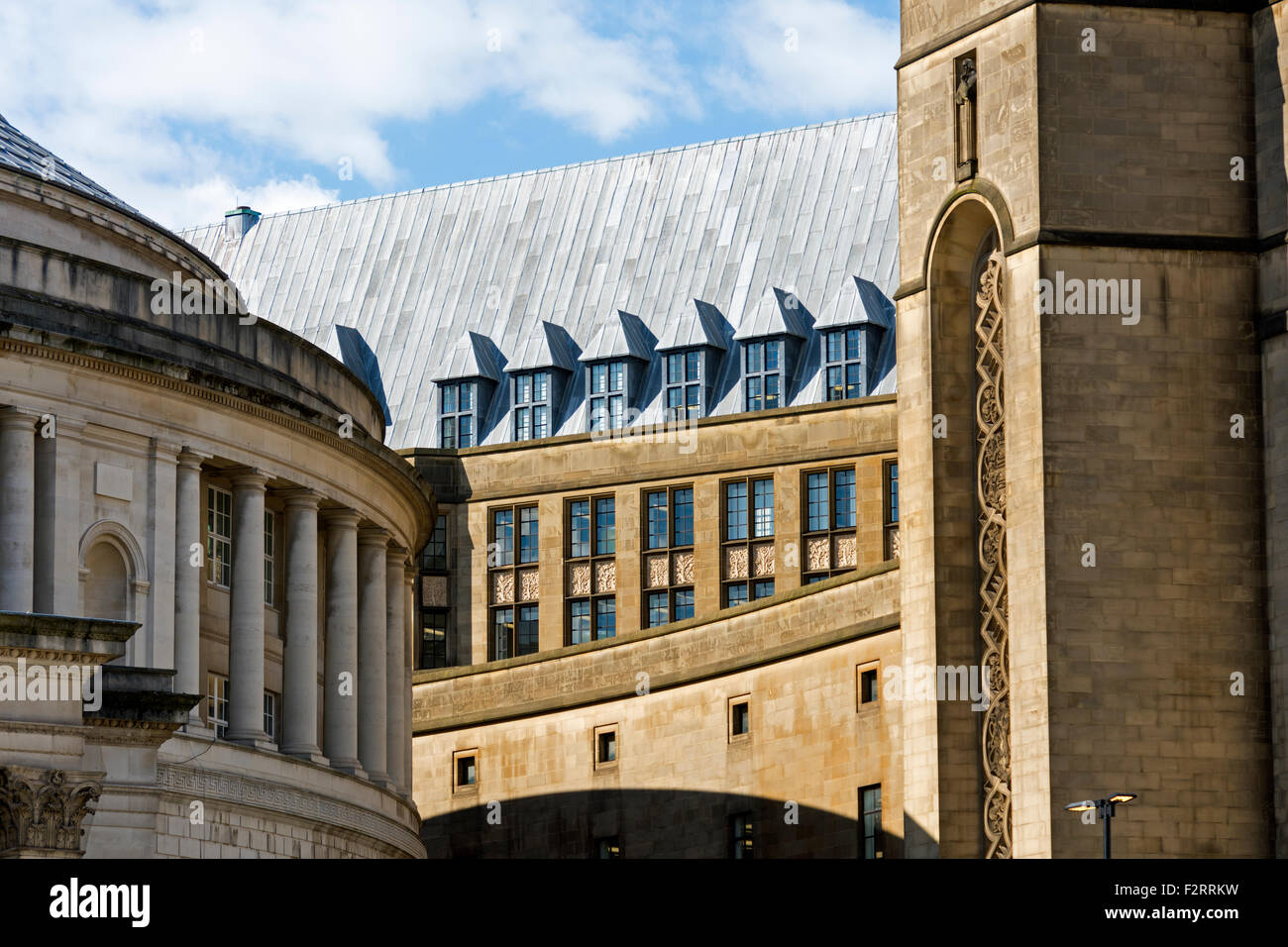 Biblioteca a piedi, tra la Biblioteca Centrale e il Municipio estensione, Piazza San Pietro, Manchester, Inghilterra, Regno Unito Foto Stock