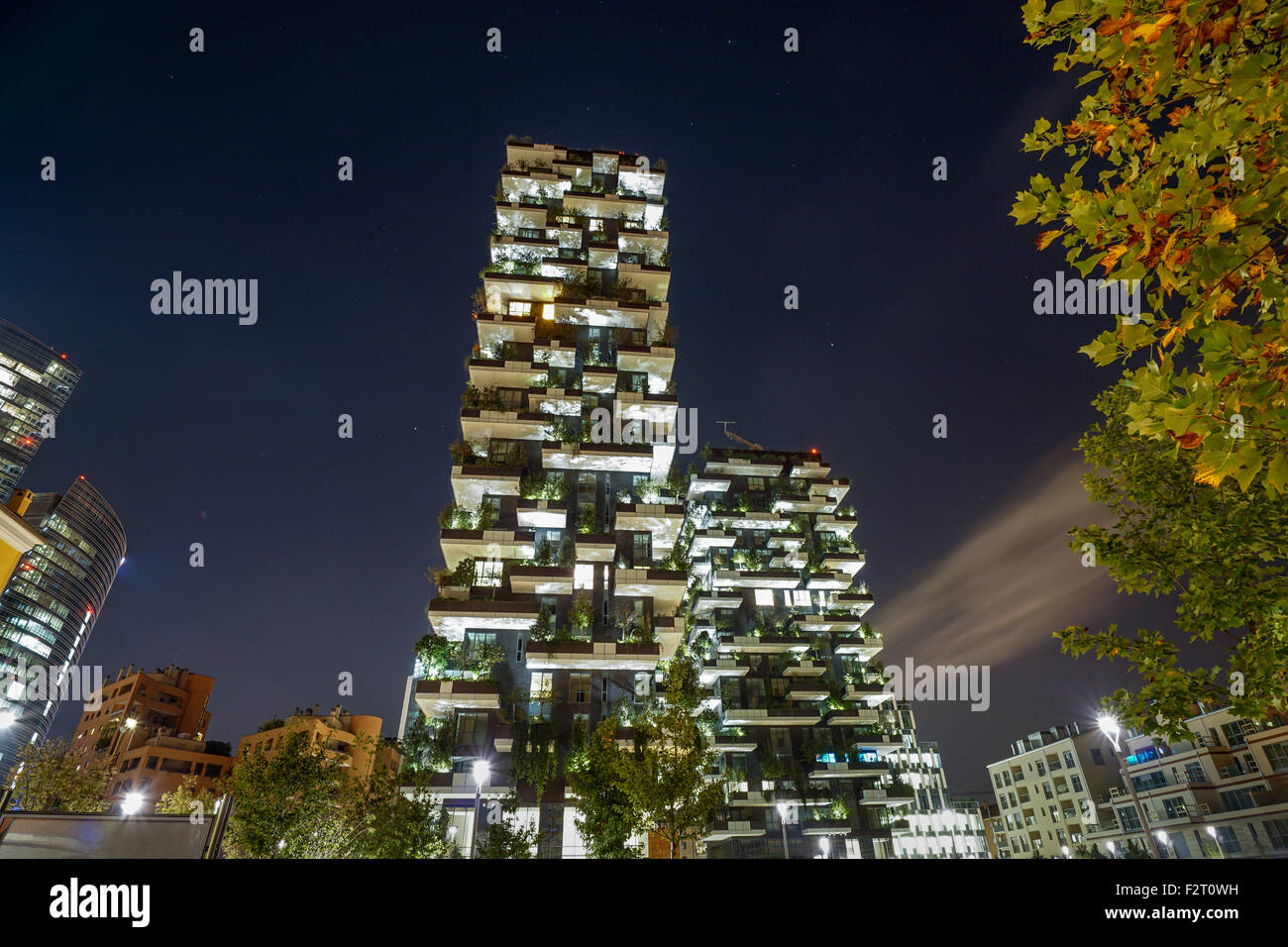 Bosco Verticale ( Bosco Verticale) Grattacielo Milano Italia di notte Foto Stock