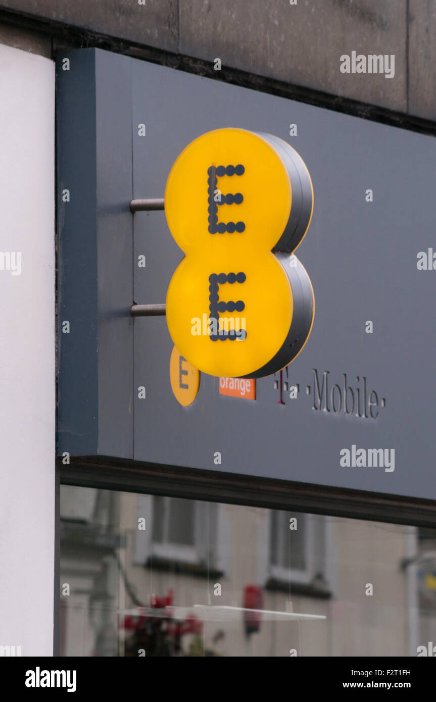 EE al gestore della rete mobile e il provider di servizi Internet segno Foto Stock