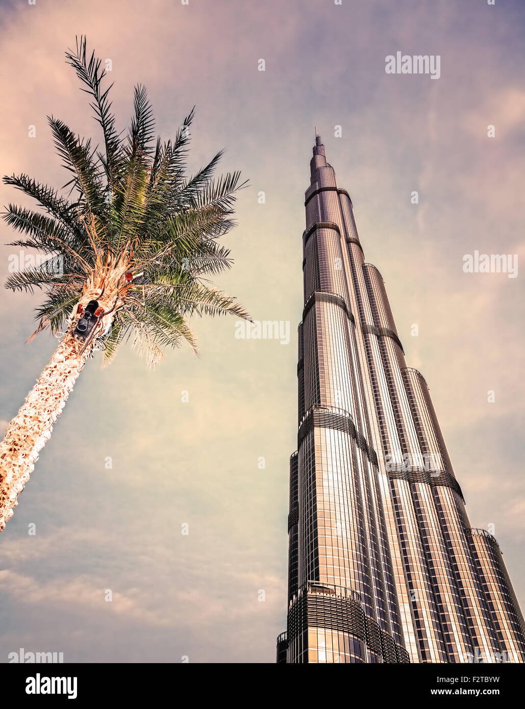 DUBAI, Emirati Arabi Uniti - 16 febbraio: Burj Khalifa - più alte del mondo torre al mondo a 828m, che si trova nel centro cittadino di Dubai Foto Stock
