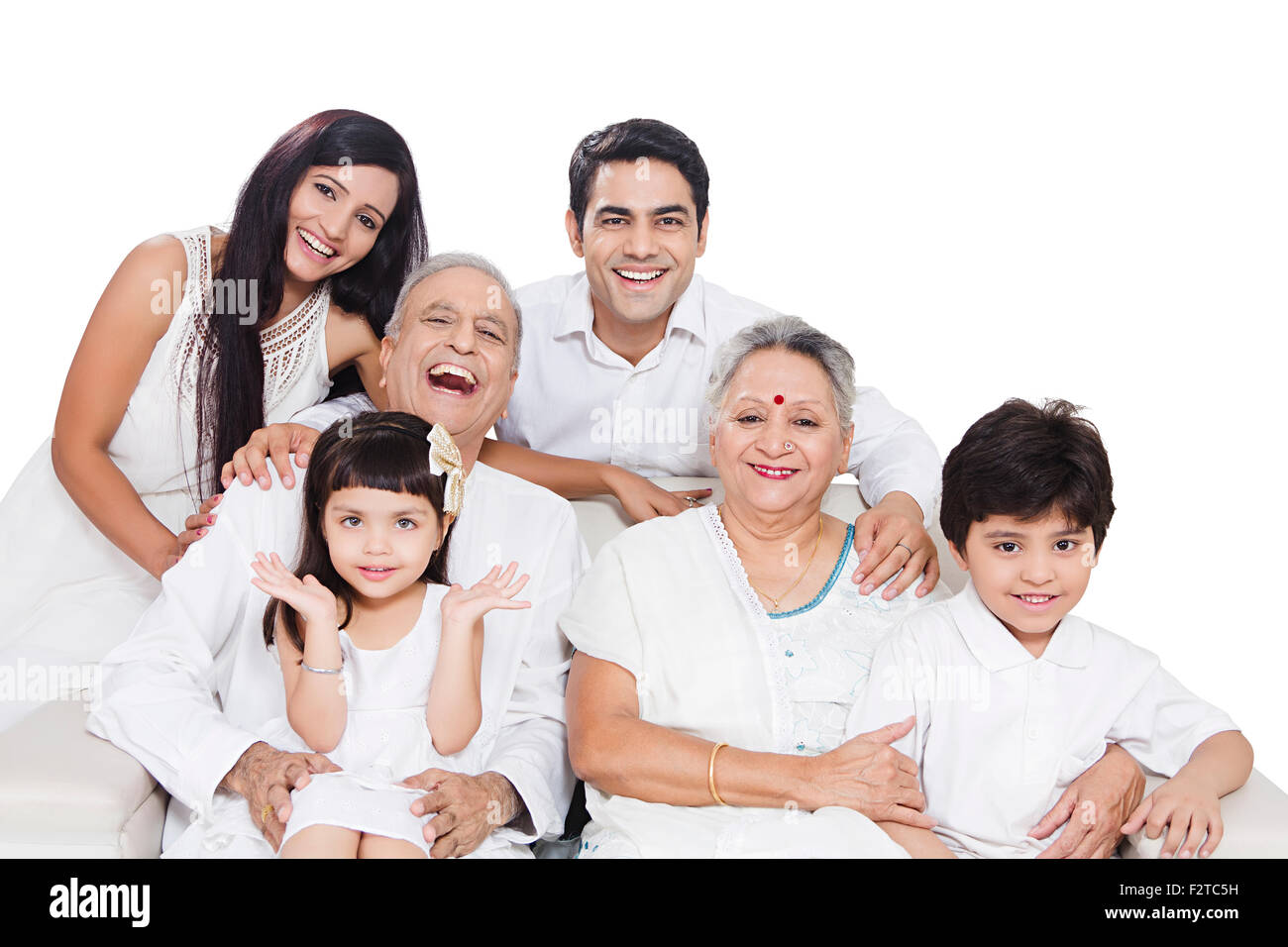 Gruppo indiano famiglia comune divano godere Foto Stock