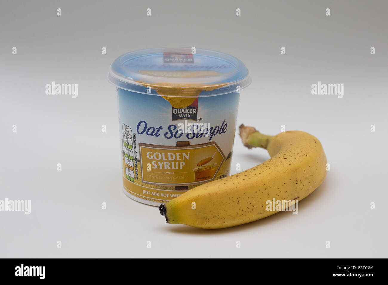 Banana e vasca di Quaker Oats porridge istantanea, prima colazione pasto deal Foto Stock