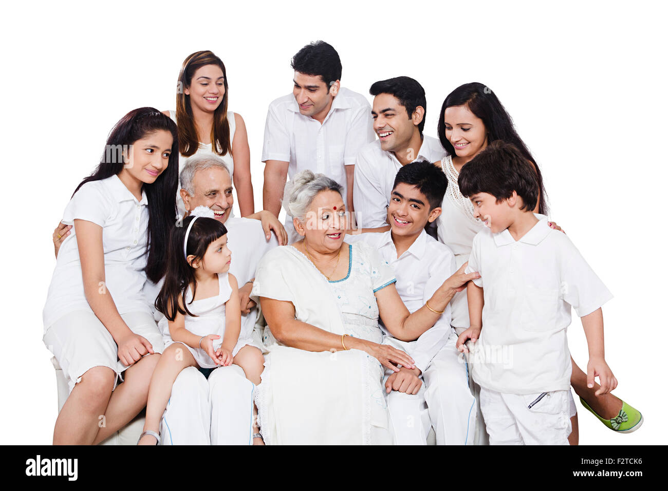 Gruppo indiano famiglia comune divano godere Foto Stock