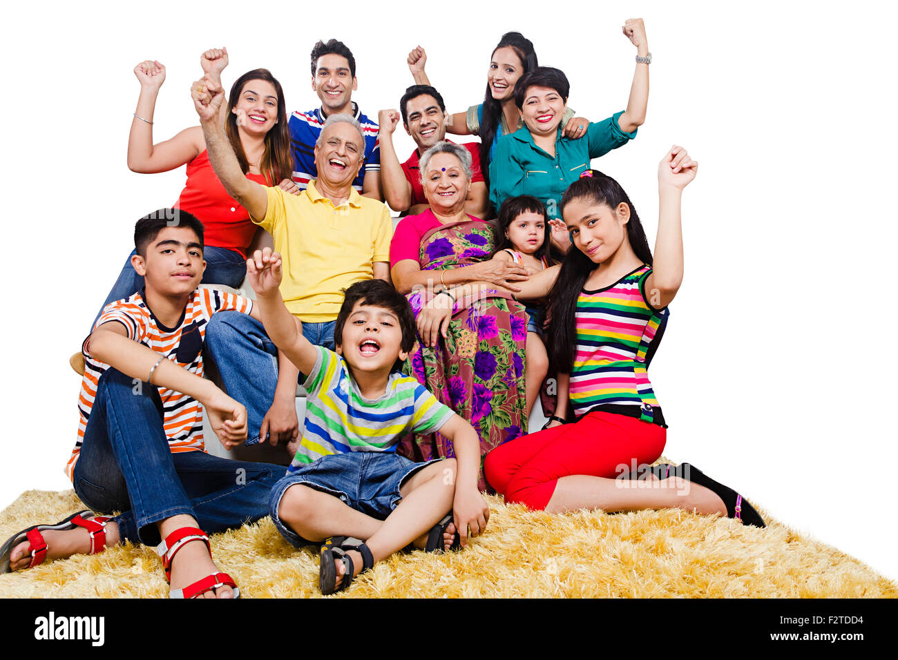 Gruppo indiano famiglia comune divano godere Foto Stock