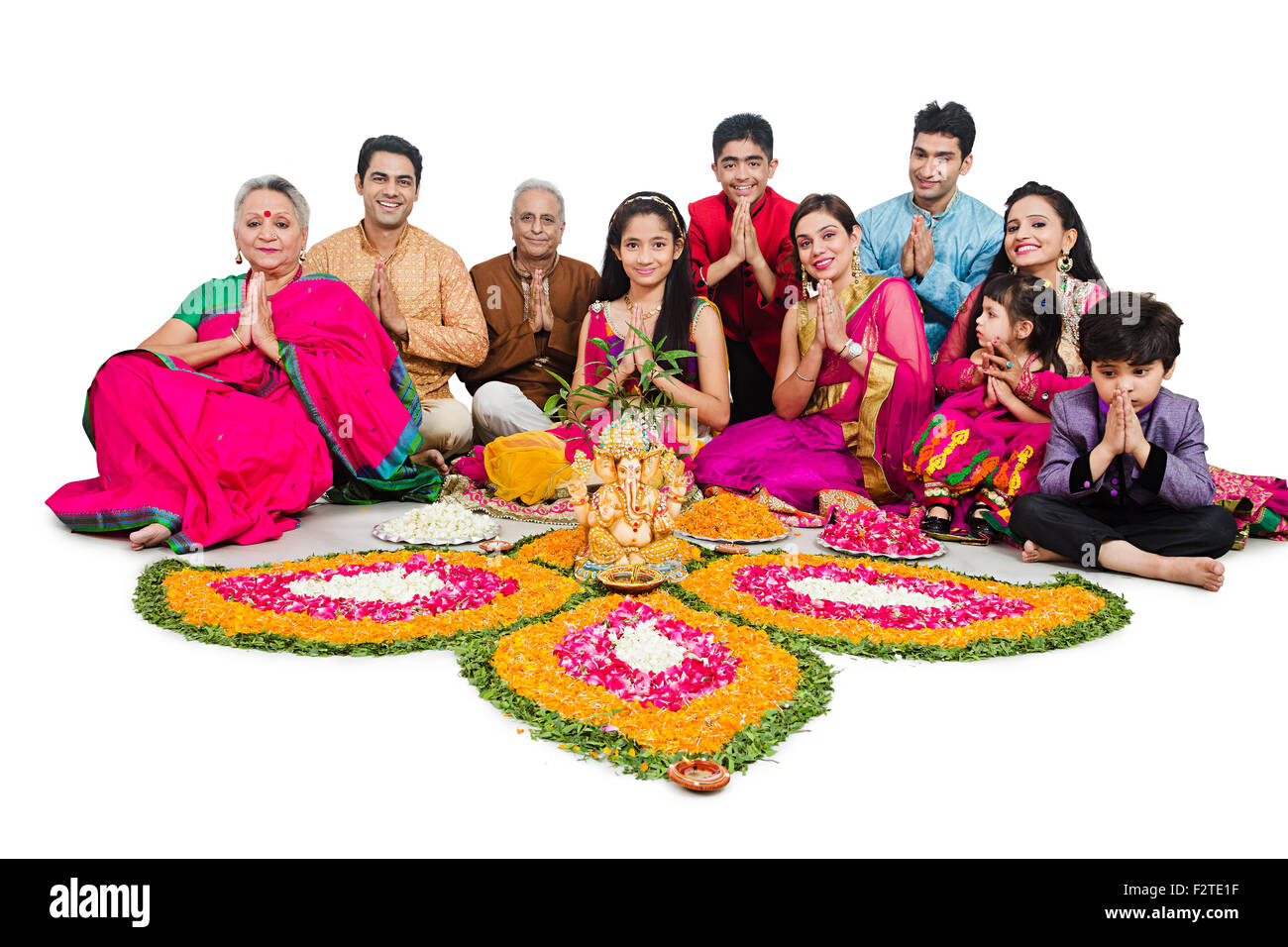 Indiano famiglia comune Diwali Festival Rangoli mani giunte Benvenuti Foto Stock