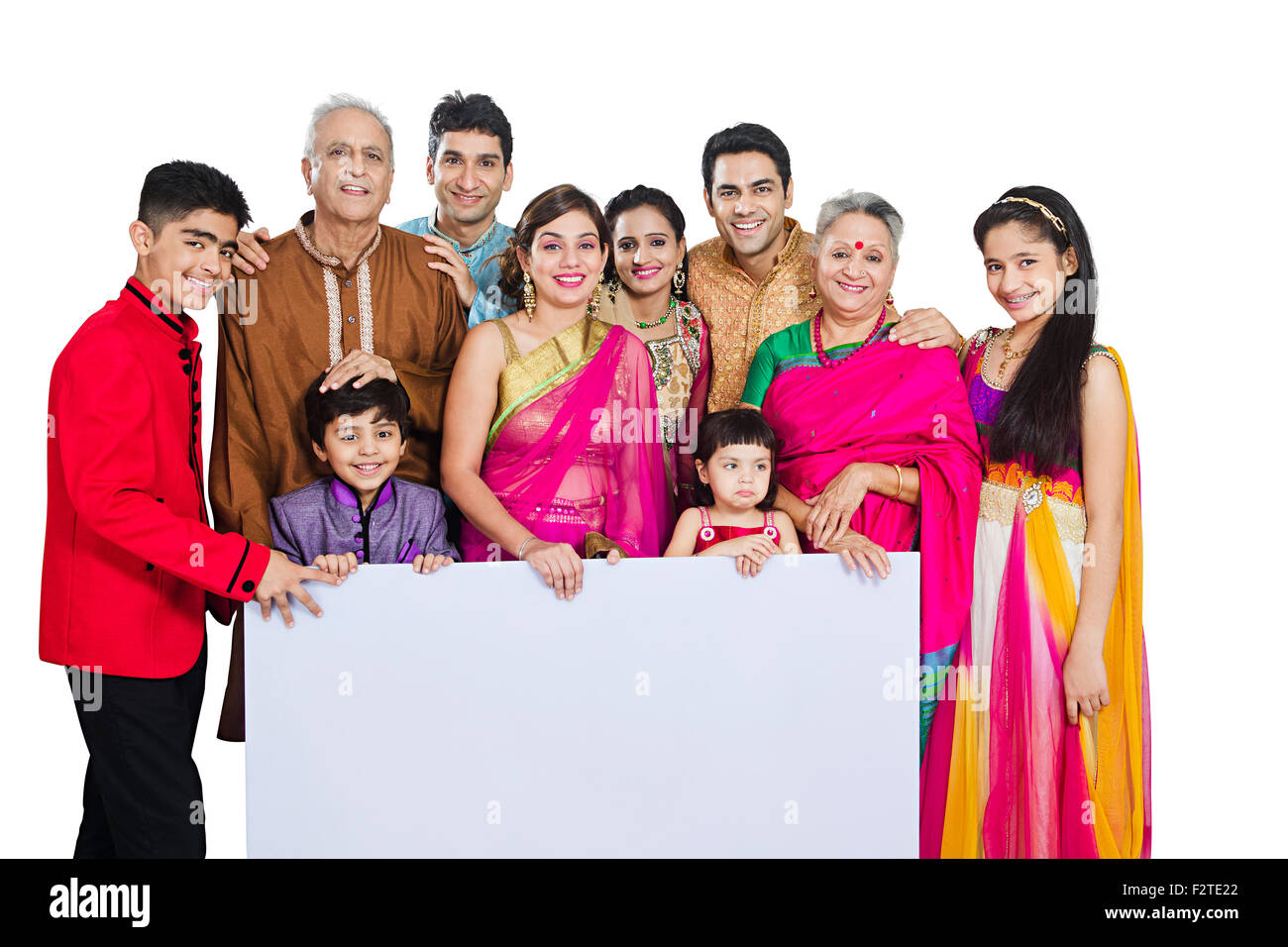 Gruppo indiano famiglia comune Diwali Festival bacheca mostrando Foto Stock