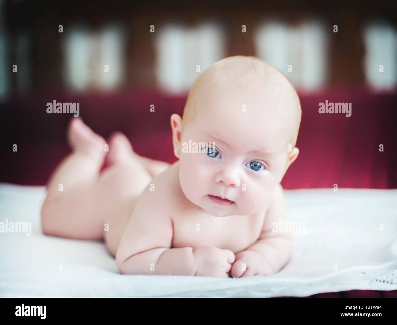 Foto carino bambina è di due mesi Foto Stock