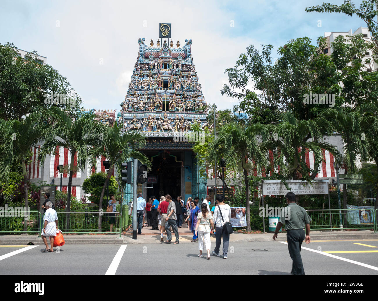 SINGAPORE - MARZO 10, 2007: La Sri Veerama Kaliamman tempio nel quartiere etnico Little India di Singapore . Little India è comm Foto Stock