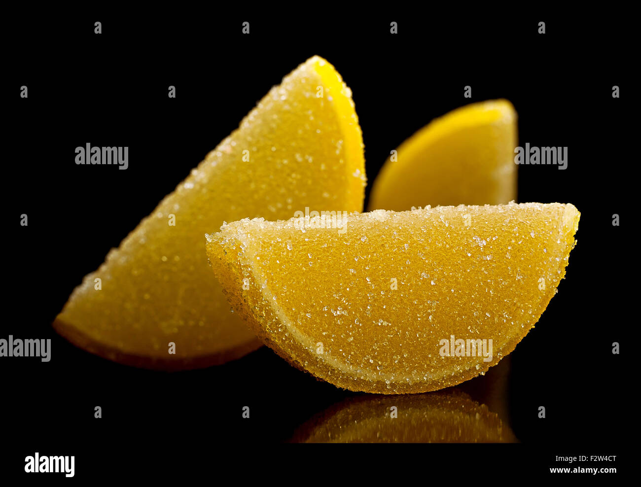 La marmellata di arance come il limone clice isolati su sfondo nero Foto Stock