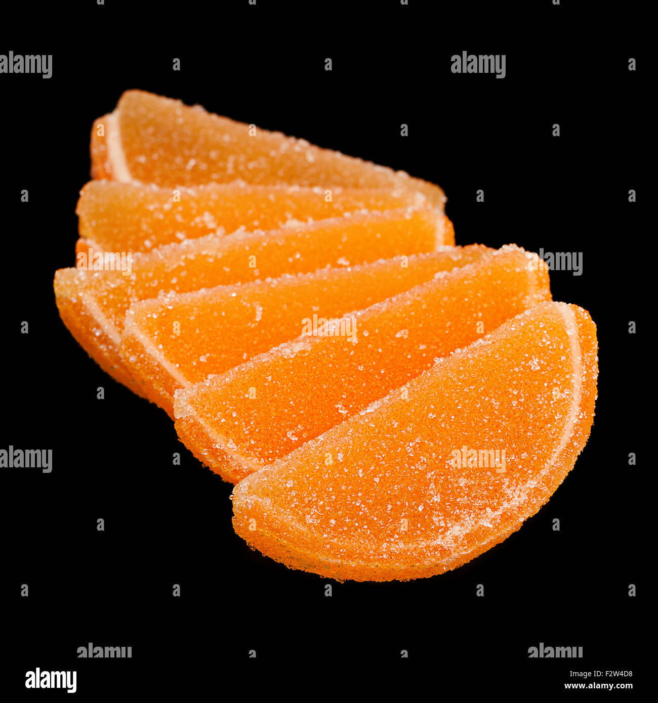 La marmellata di arance come orange clice isolati su sfondo nero Foto Stock
