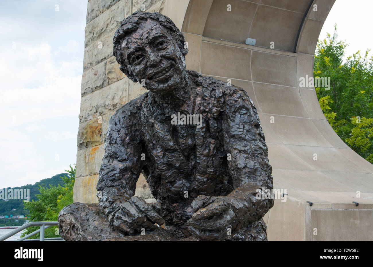 Pittsburgh Pennsylvania PA statua del famoso Pittsburgher Fred Rogers memorial per il signor Rogers, TV con bambini performer Foto Stock