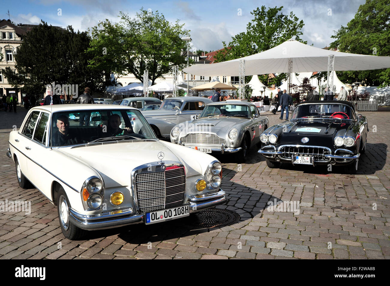 01.06.2015, Oldenburg, Bassa Sassonia, Germania - Oldtimer sulla Schlossplatz in Oldenburg prima dell' inizio della Foto Stock