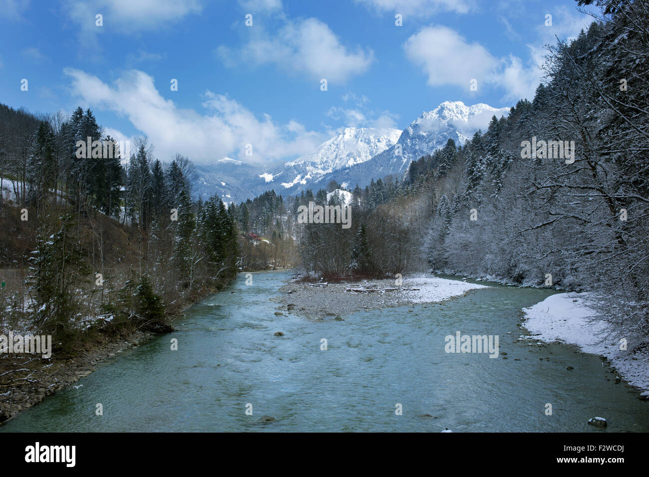 07.04.2015, Oberstdorf, Baviera, Germania - Fiume Stillach nelle Alpi AllgŠu. 0MC150407D750CAROEX.JPG - non per la vendita in G E R M Foto Stock