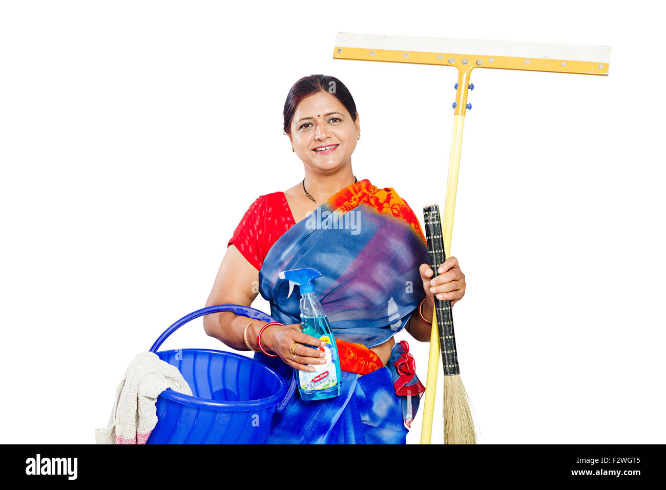 1 indian donna adulta pulizia casalinga il multitasking Foto Stock