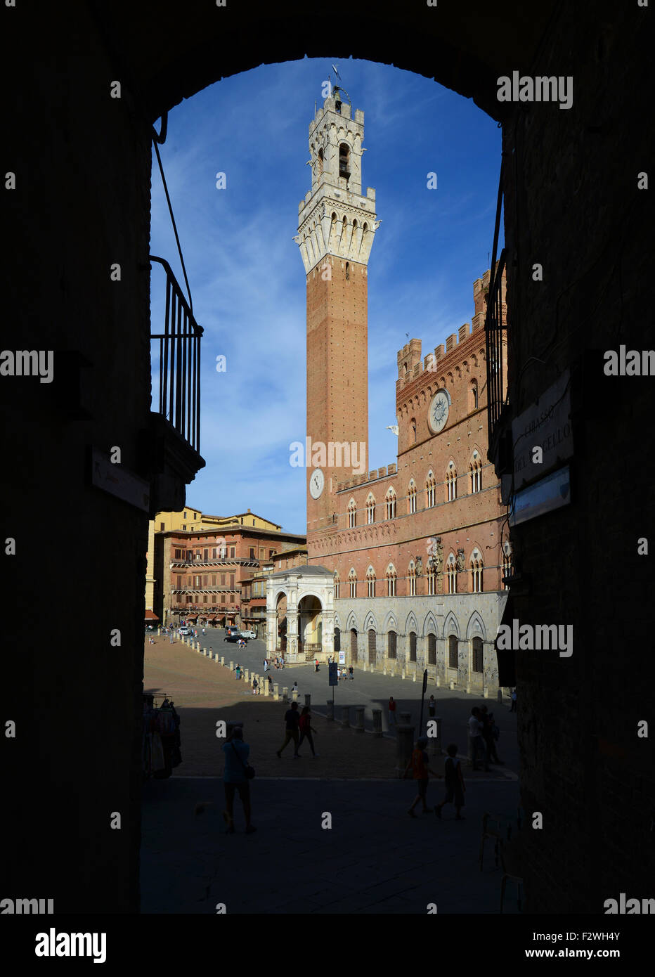 Il palazzo comunale in Piazza del Campo nel centro di Siena, Italia. Foto Stock