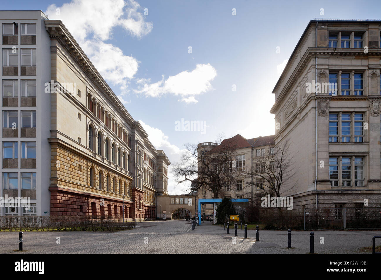 08.02.2015, Berlin, Berlin, Germania - L'edificio principale dell'Università Tecnica di Berlino sulla Strasse des 17. Juni in Foto Stock