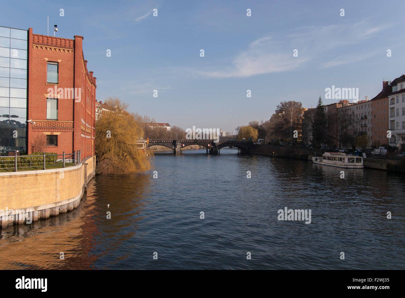 Fiume Spree Spreebogen Berlin Germania Foto Stock