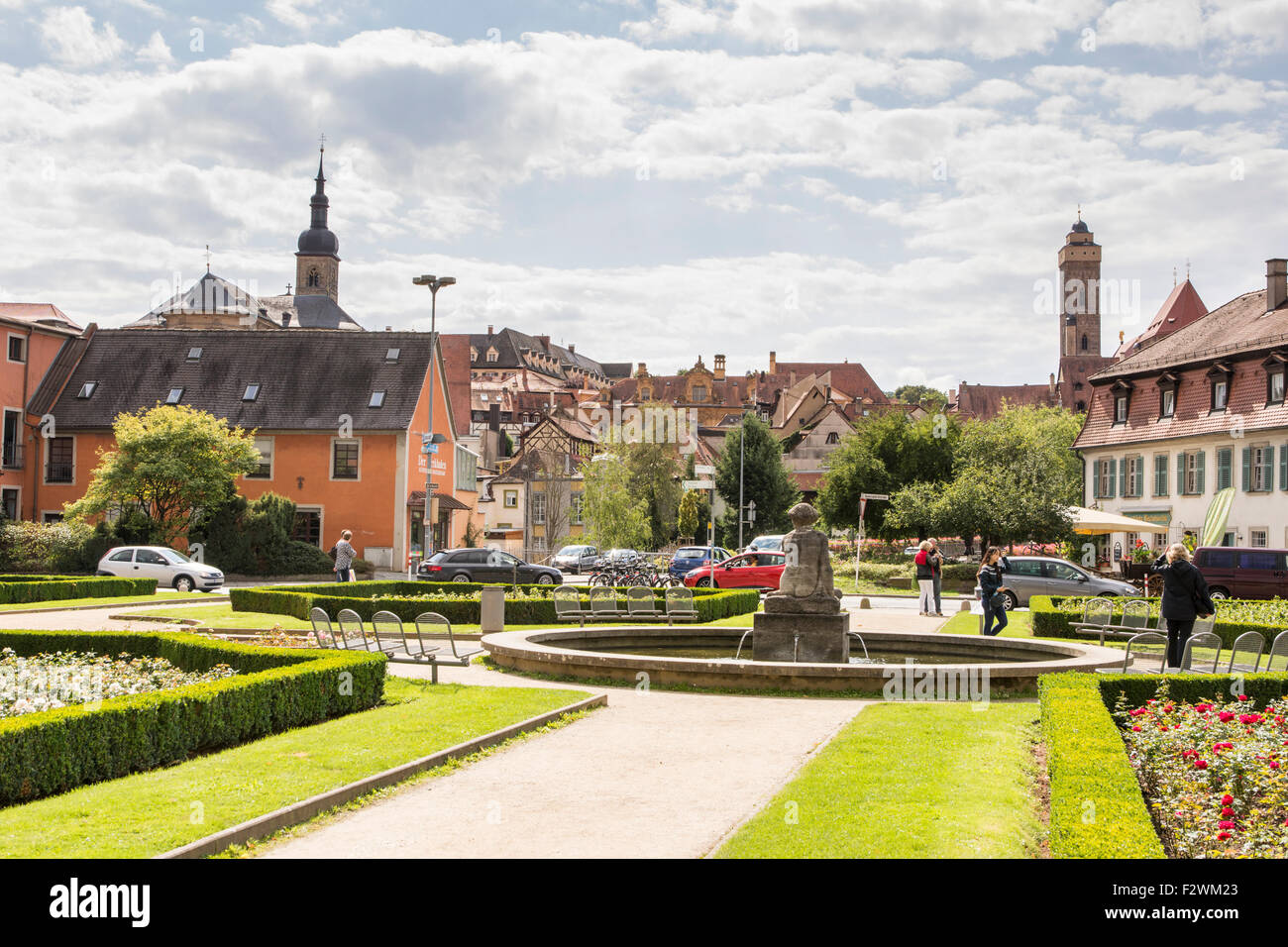 BAMBERG, Germania - 4 settembre: Turisti in un parco a Bamberg in Germania il 4 settembre 2015. T Foto Stock BAMBERG, Germania - 4 settembre: Turisti in un parco a Bamberg in Germania il 4 settembre 2015. T Foto Stock