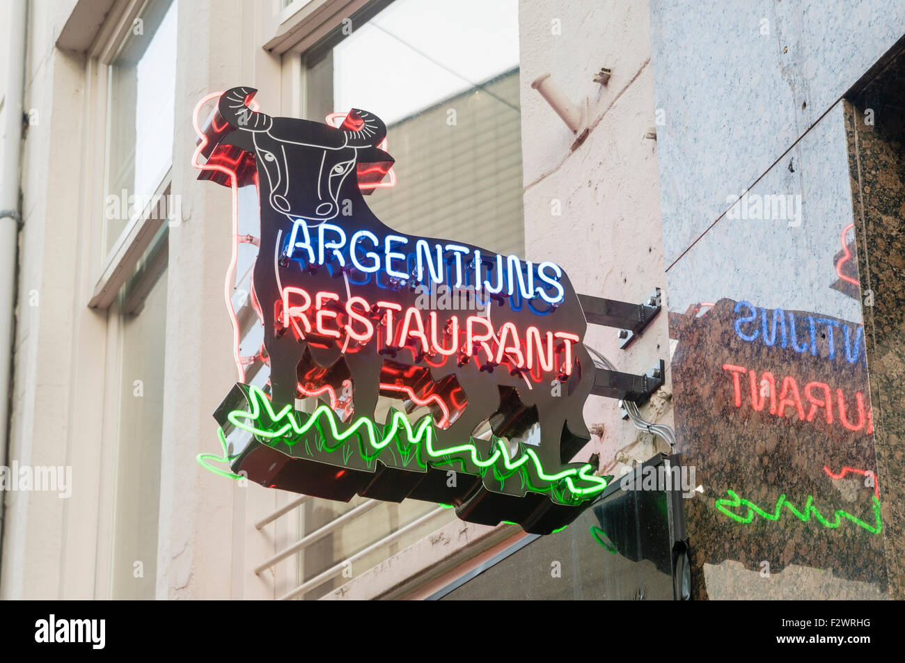 Insegna al neon al di fuori di un ristorante argentino, Amsterdam Foto Stock