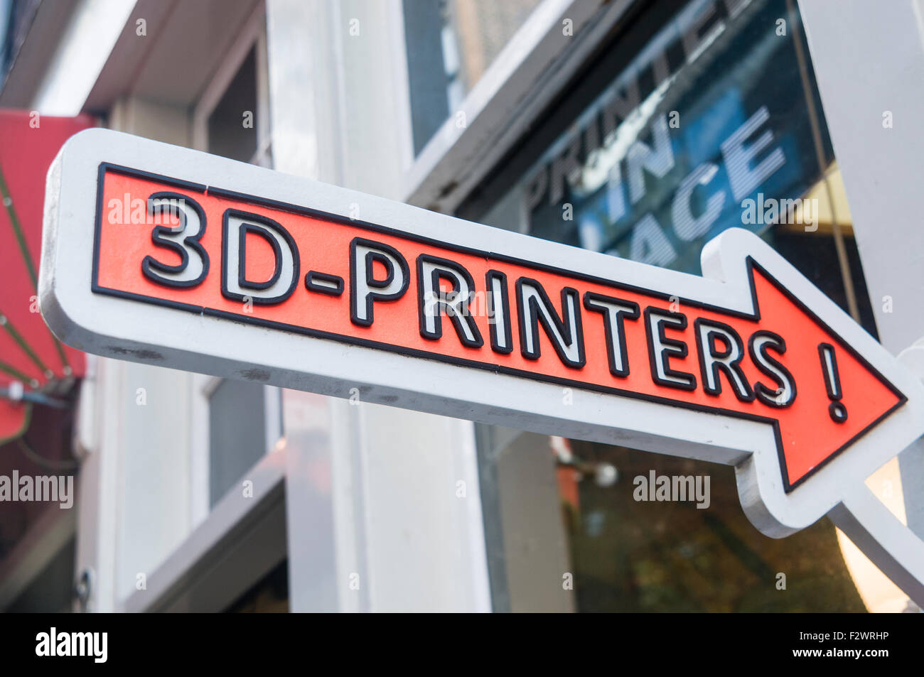 Segno al di fuori di un negozio con 3D le tipografie che alla fabbricazione di oggetti di piccole dimensioni. Foto Stock