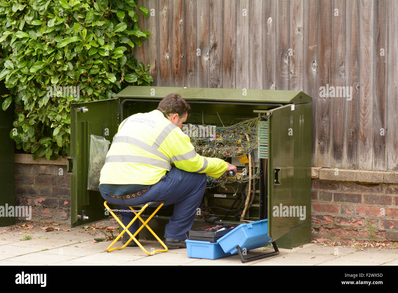 British Telecom Openreach ingegnere elettrico fissaggio errore in Bedford, Bedfordshire, Inghilterra Foto Stock
