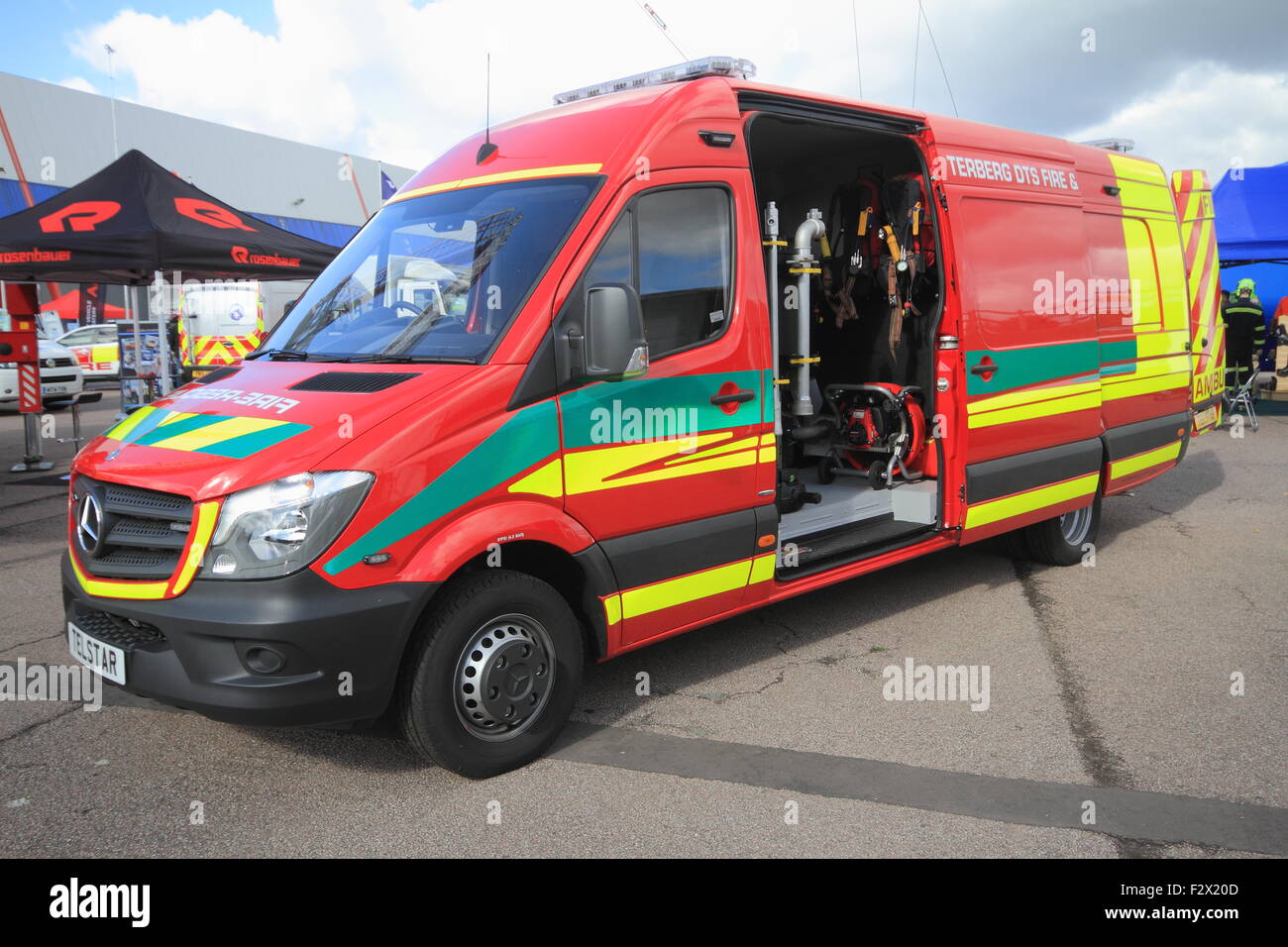 24 Settembre, 2015. Telstar lanciato a servizi di emergenza Show 2015. Terberg lEmergency Life-Sving tattico di supporto accessori veicolo che è una frontline 999 veicolo di risposta con doppio fuoco ruolo di ambulanza. Con un equipaggio di fino a 4 il veicolo è progettato per gestire sia gli incendi e mediche che trasportano le chiamate limitate per la lotta antincendio e personale paramedico prima risposta attrezzatura. @Ian Marlow /Alamy Live News Foto Stock