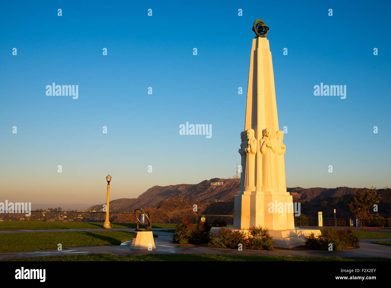 Gli astronomi un monumento in Griffith Park, Los Angeles, California, Stati Uniti d'America Foto Stock