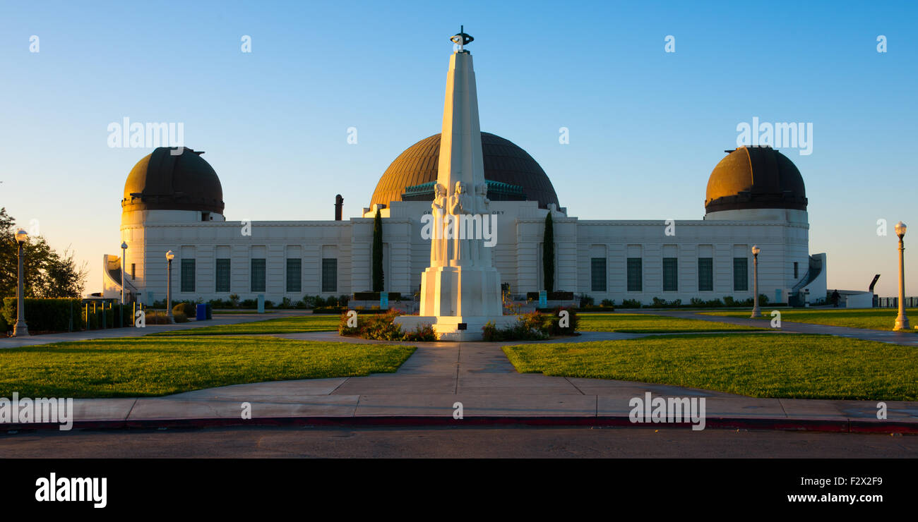 Gli astronomi un monumento di fronte all Osservatorio Griffith in Griffith Park, Los Angeles, California, Stati Uniti d'America Foto Stock