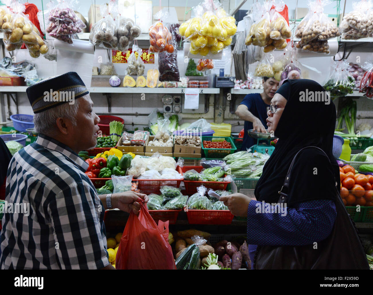 Il vivace mercato presso il centro Tekka in Little India. Foto Stock