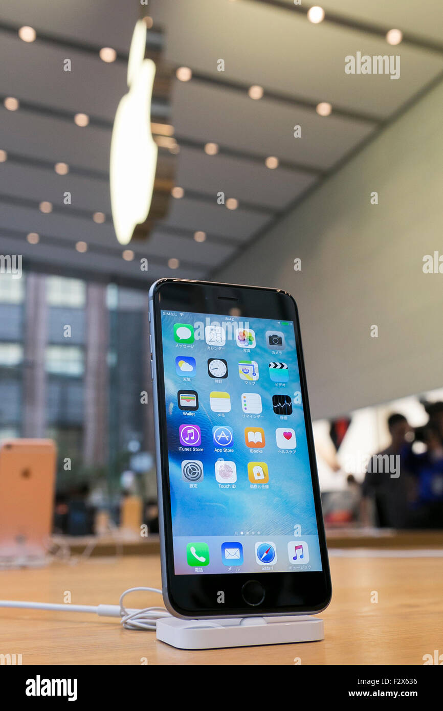 Tokyo, Giappone. 25 Settembre, 2015. Il nuovo iPhone 6s sul display durante  il lancio del nuovo Apple smartphone iPhone 6S e iPhone 6S Plus al negozio  Apple di Omotesando il 25 settembre