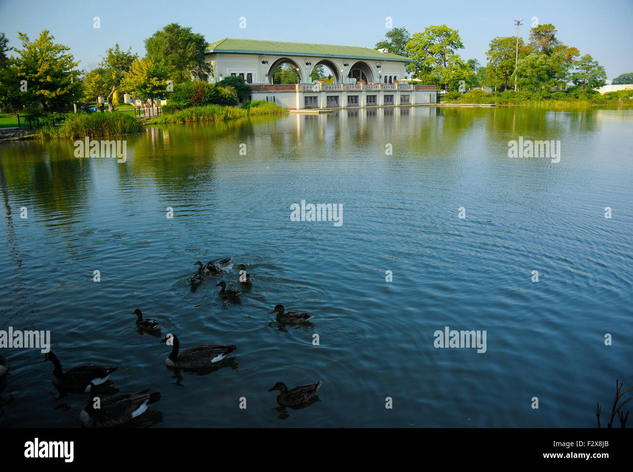 Il Boathouse e musica corte in Humboldt Park. Chicago Park District struttura. (Progettata da Schmidt, giardino e Martin) Foto Stock