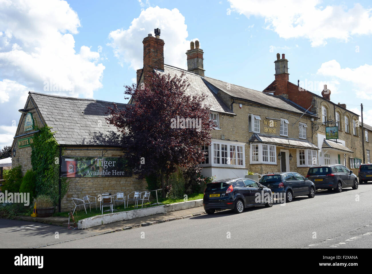 Xvii secolo il White Horse Inn, scorte Hill, Silverstone, Northamptonshire, England, Regno Unito Foto Stock