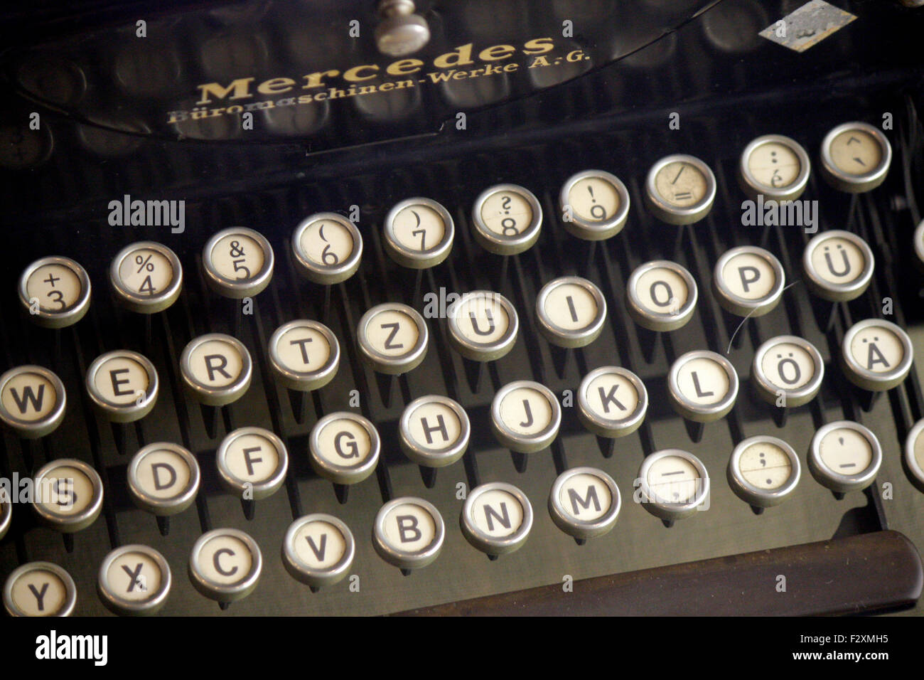 Tastatur einer historischen Schreibmaschine - Deutsches Technikmuseum, Berlino-Kreuzberg. Foto Stock