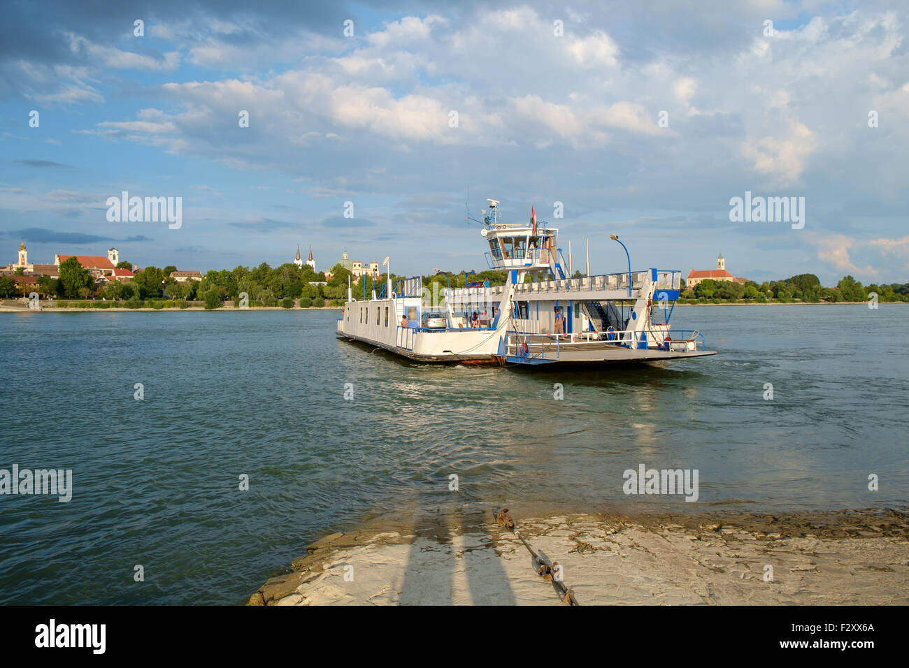 Trasporti traghetto sul fiume Danubio, Vac, Ungheria Foto Stock