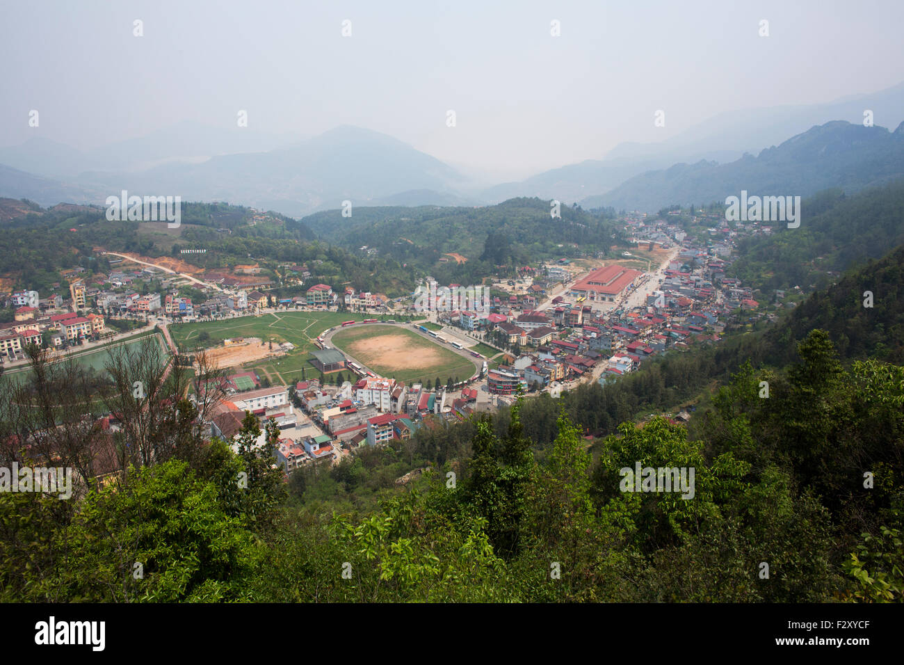 Vista sulla città di Sapa, nel Vietnam del Nord Foto Stock