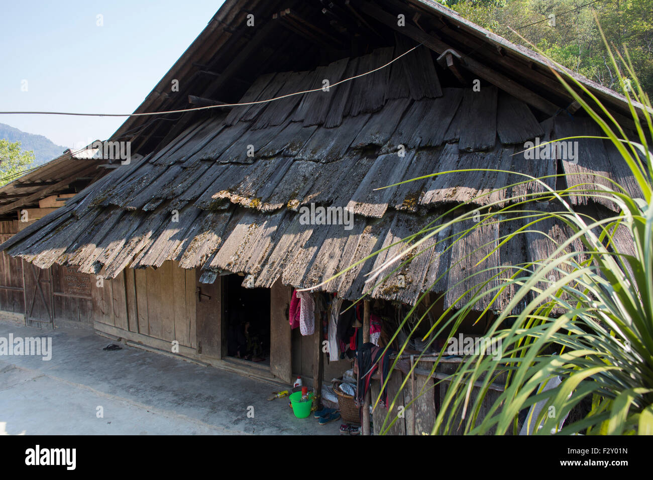 Hmong hill tribe home in Vietnam Foto Stock