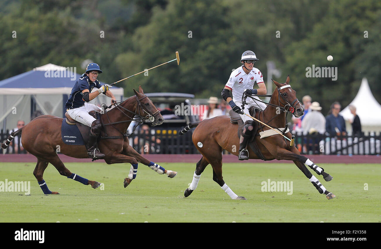 Il Royal Salute incoronazione Cup 2015 ha suonato presso il Queens Massa al Guards Polo Club. Charles, Principe di Galles è stato in presenza di aggiudicare i trofei. Dotato di: Mark Tomlinson dove: Windsor, Regno Unito quando: 25 Lug 2015 Foto Stock