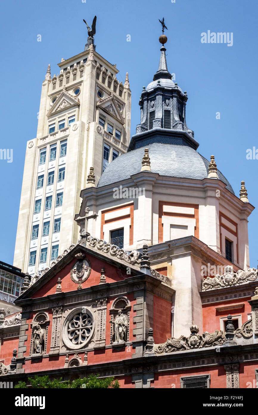 Madrid Spagna,Centro ispanico,Calle de Alcala,Iglesia de las Calatravas,chiesa,facciata,cupola,edificio la Union y el Fenix,edifici,Spain150701041 Foto Stock