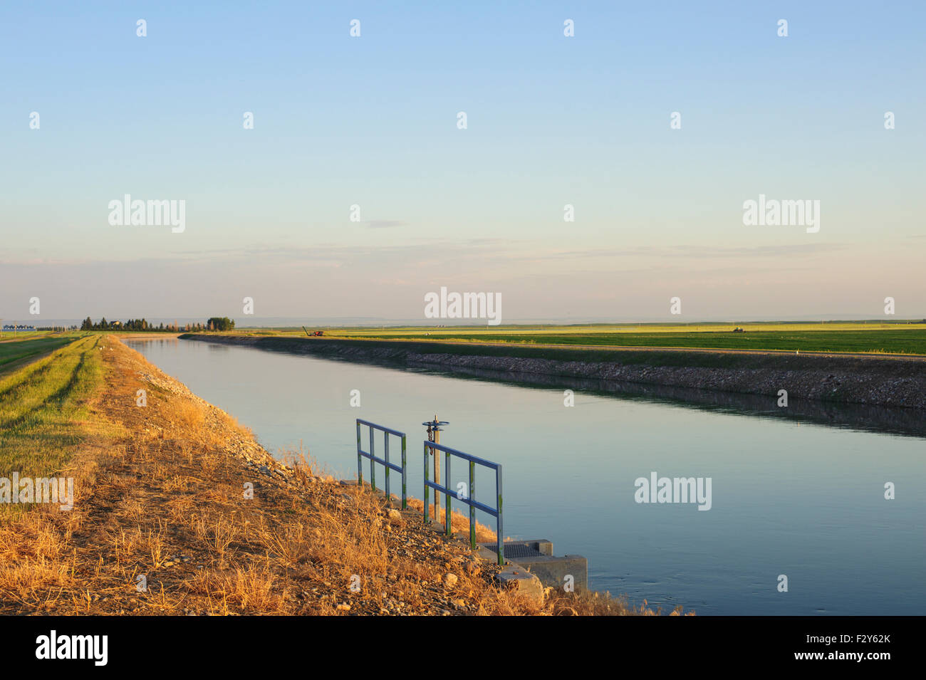 Canale di irrigazione southern alberta Foto Stock