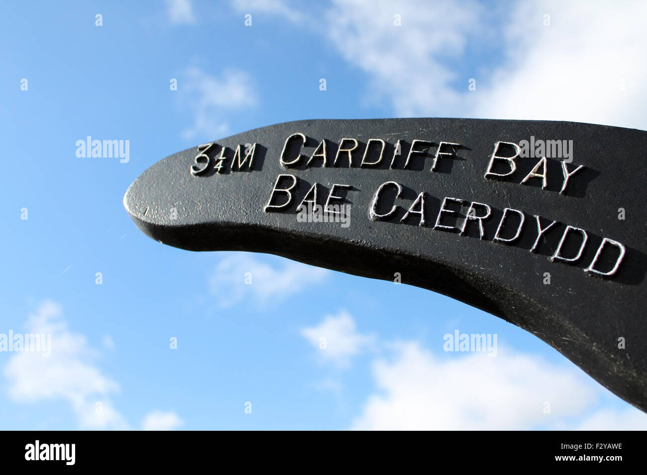 Ciclo nazionale marcatore di rete, Millennium Bridge, Sophia gardens, Cardiff Wales, Regno Unito Foto Stock