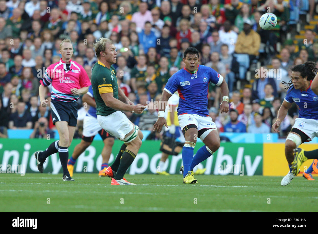 Birmingham, Regno Unito. 26 Sep, 2015. Coppa del Mondo di rugby. Sud Africa versus Samoa. Schalk Burger (Sud Africa) butta fuori un lungo passaggio. Credito: Azione Sport Plus/Alamy Live News Foto Stock