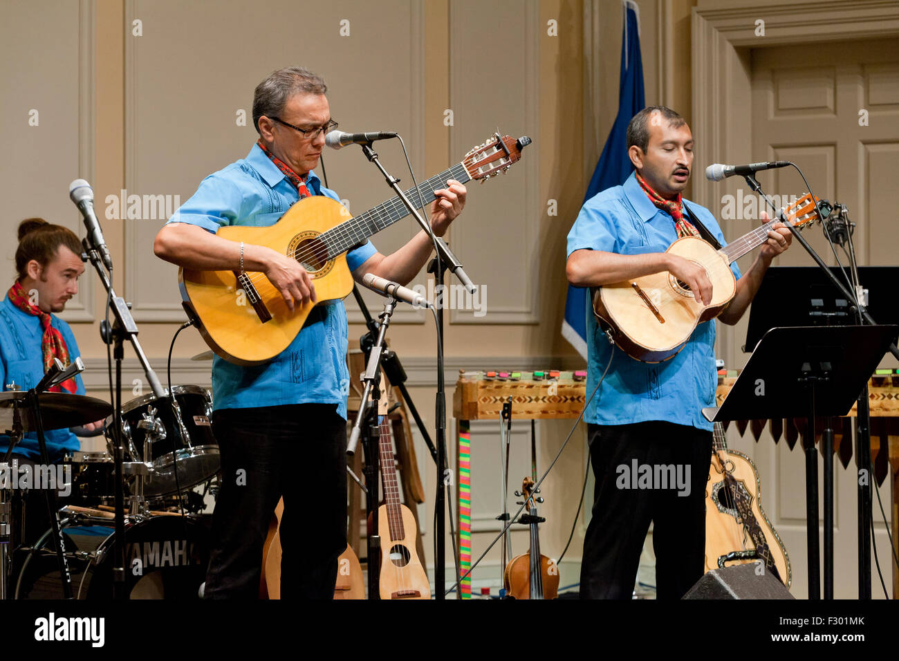 Classica chitarra spagnola giocatori sul palco - USA Foto Stock